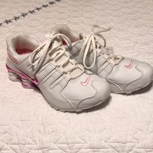 Nike Shox size 7. Never worn